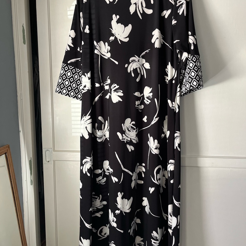 NWT Elegant maxi tunic/caftan with pockets. A-line. Size 14.